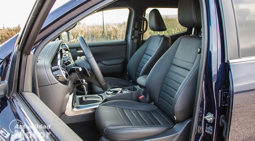 Front seats of the Mercedes X-Class